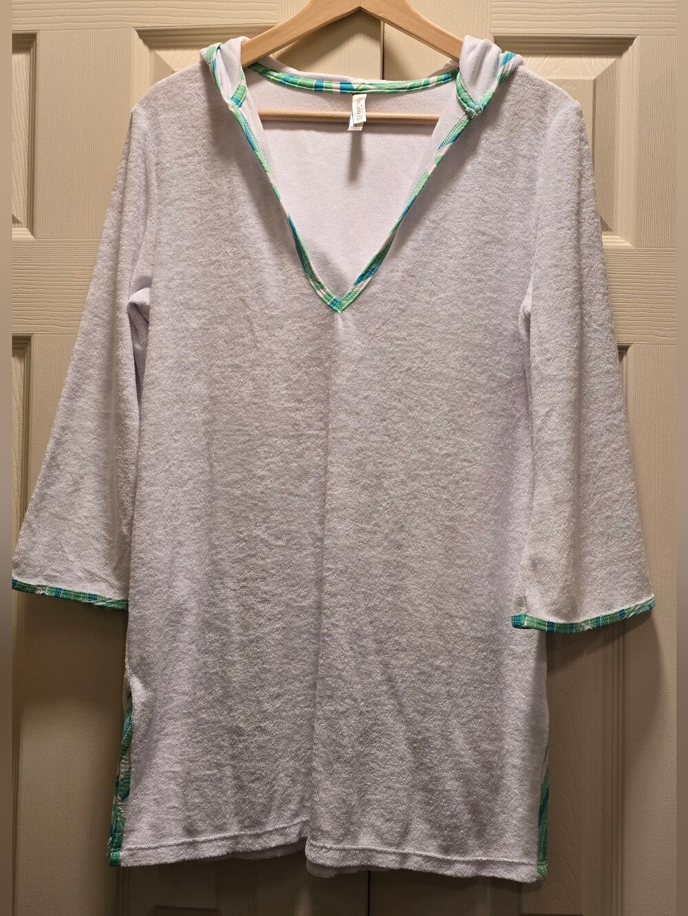 Helen Jon Women’s White Hooded Cover-Up with Green Trim. M Size